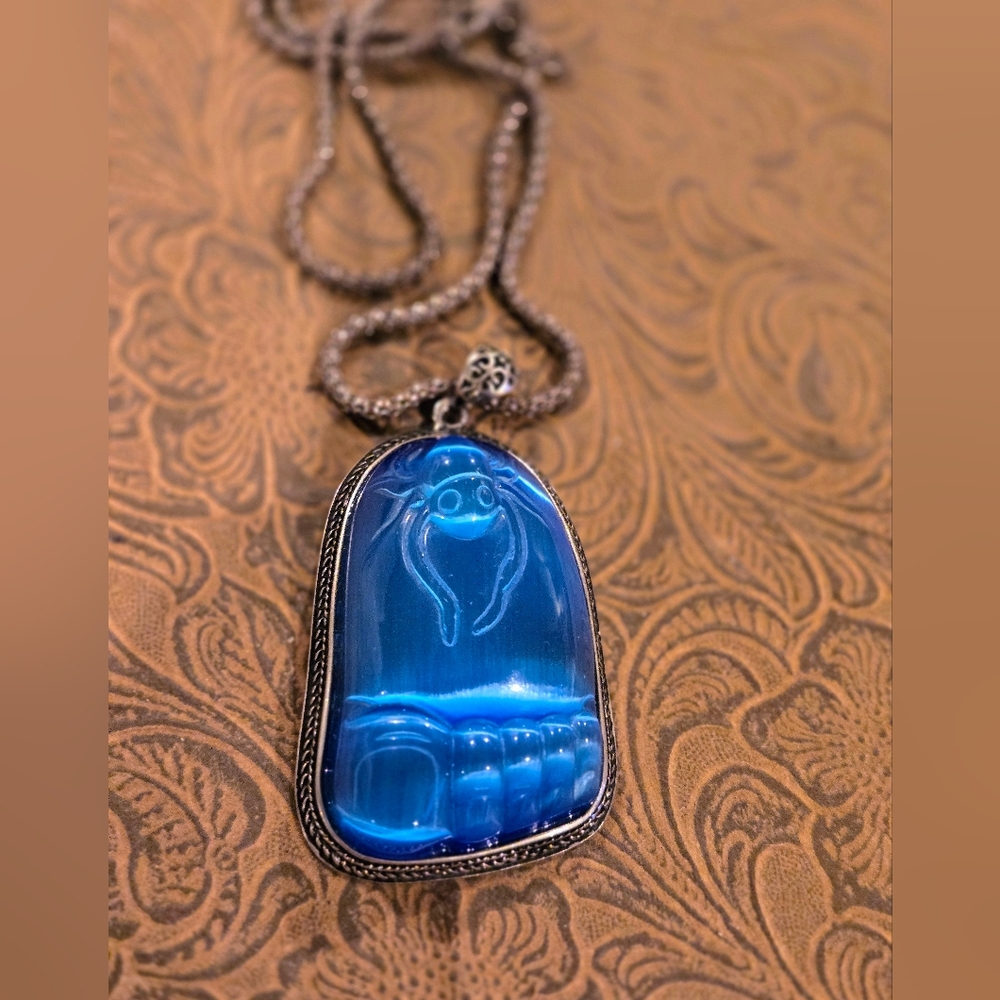 Vintage Cat's Eye Foot Shaped Pendant Necklace